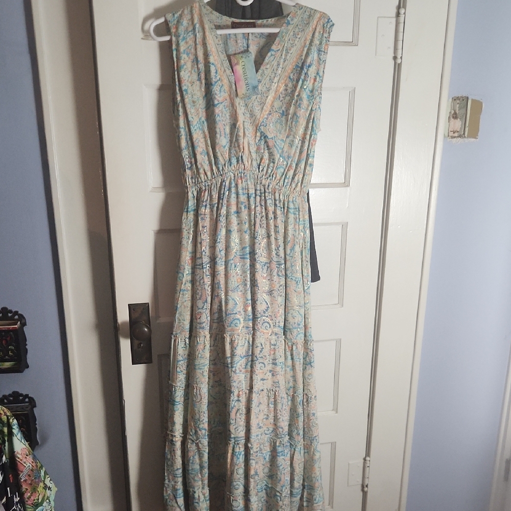 Sleeveless V-Neck Maxi Dress in Cream and Light Blue Paisley